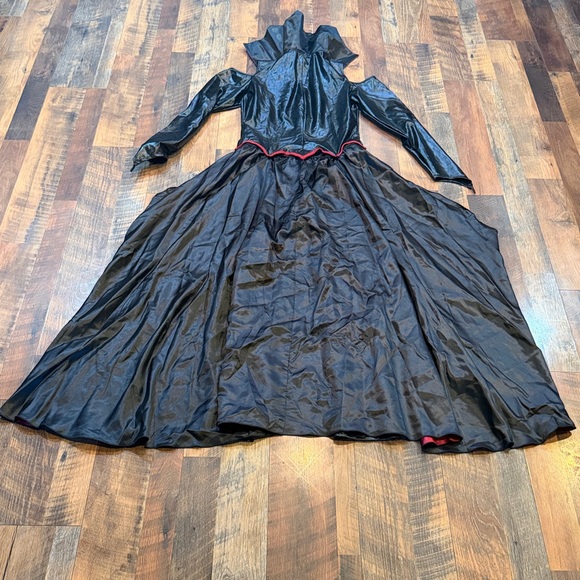 Spirit Red and Black Hooded Cape & full bodysuit XL (6000) - Picture 4 of 5